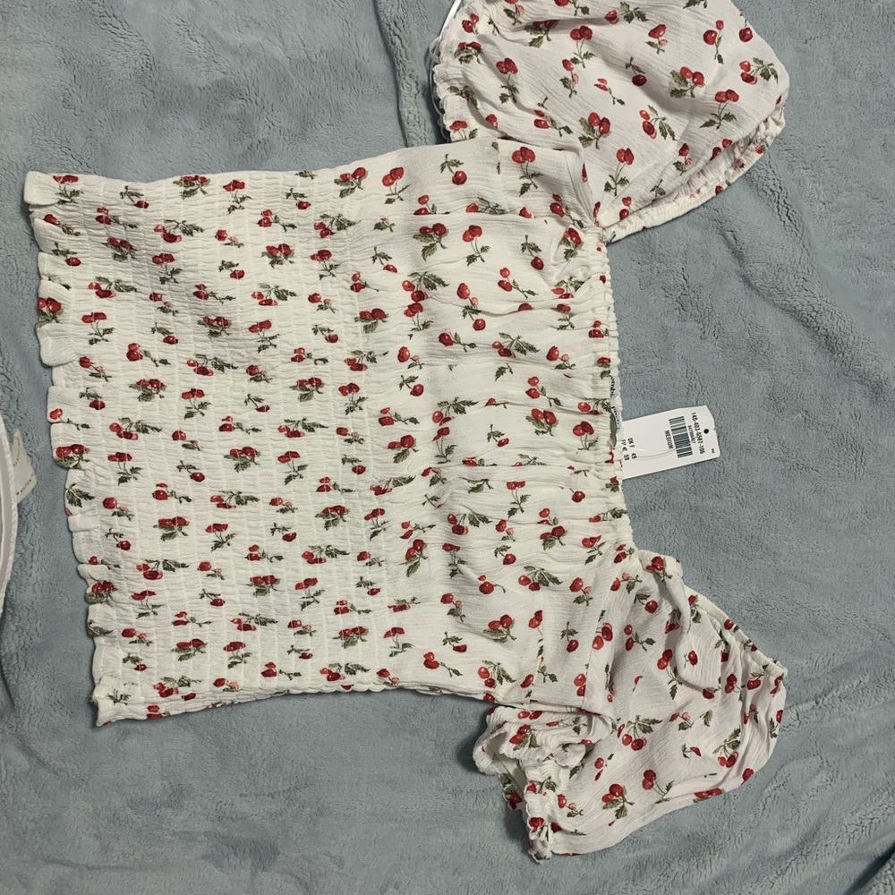 Abercrombie & Fitch White Crop Top with Red Floral Print - Picture 4 of 6